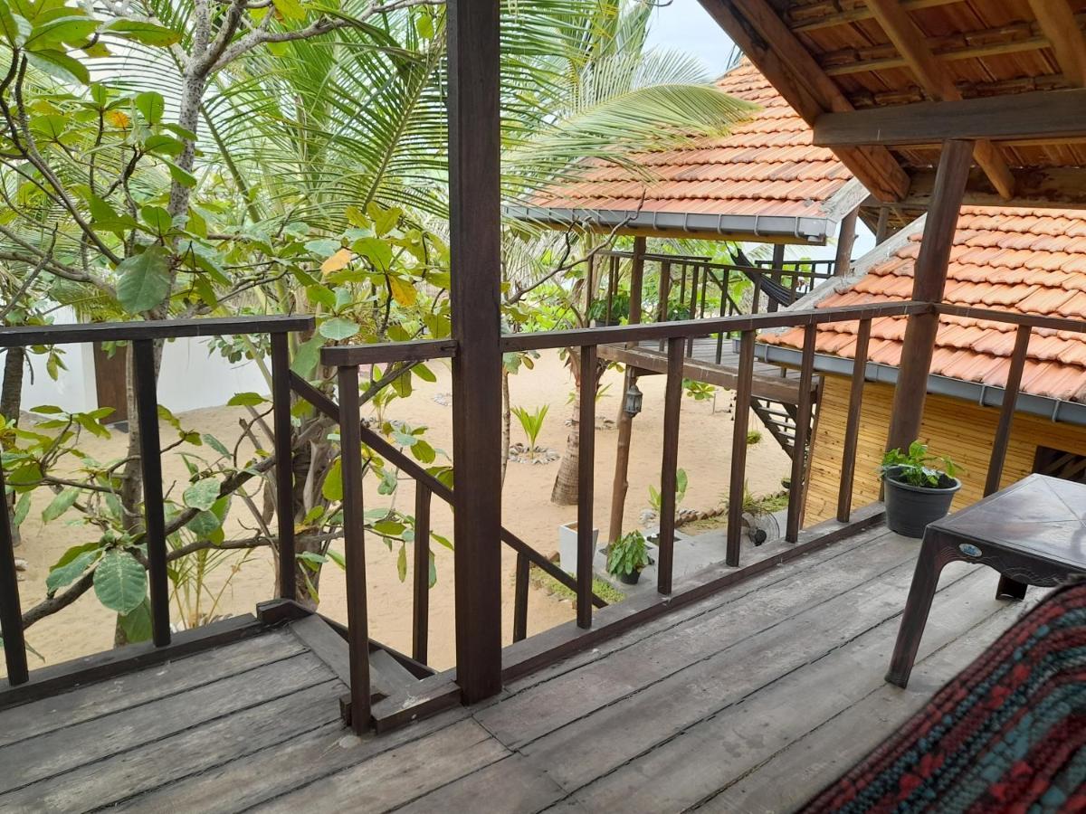 Golden Beach Chalets Arugam Bay Eksteriør billede