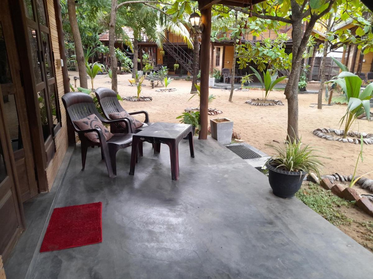 Golden Beach Chalets Arugam Bay Eksteriør billede