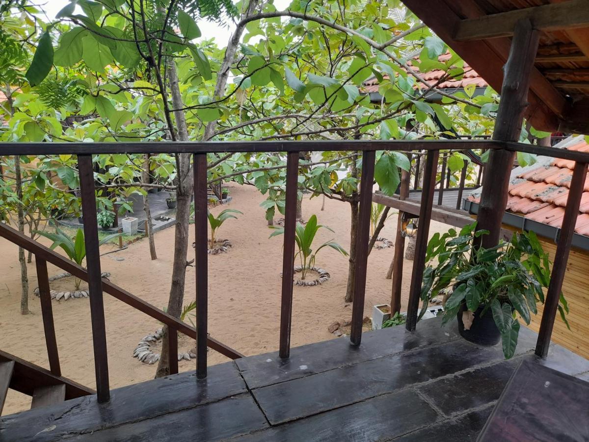 Golden Beach Chalets Arugam Bay Eksteriør billede