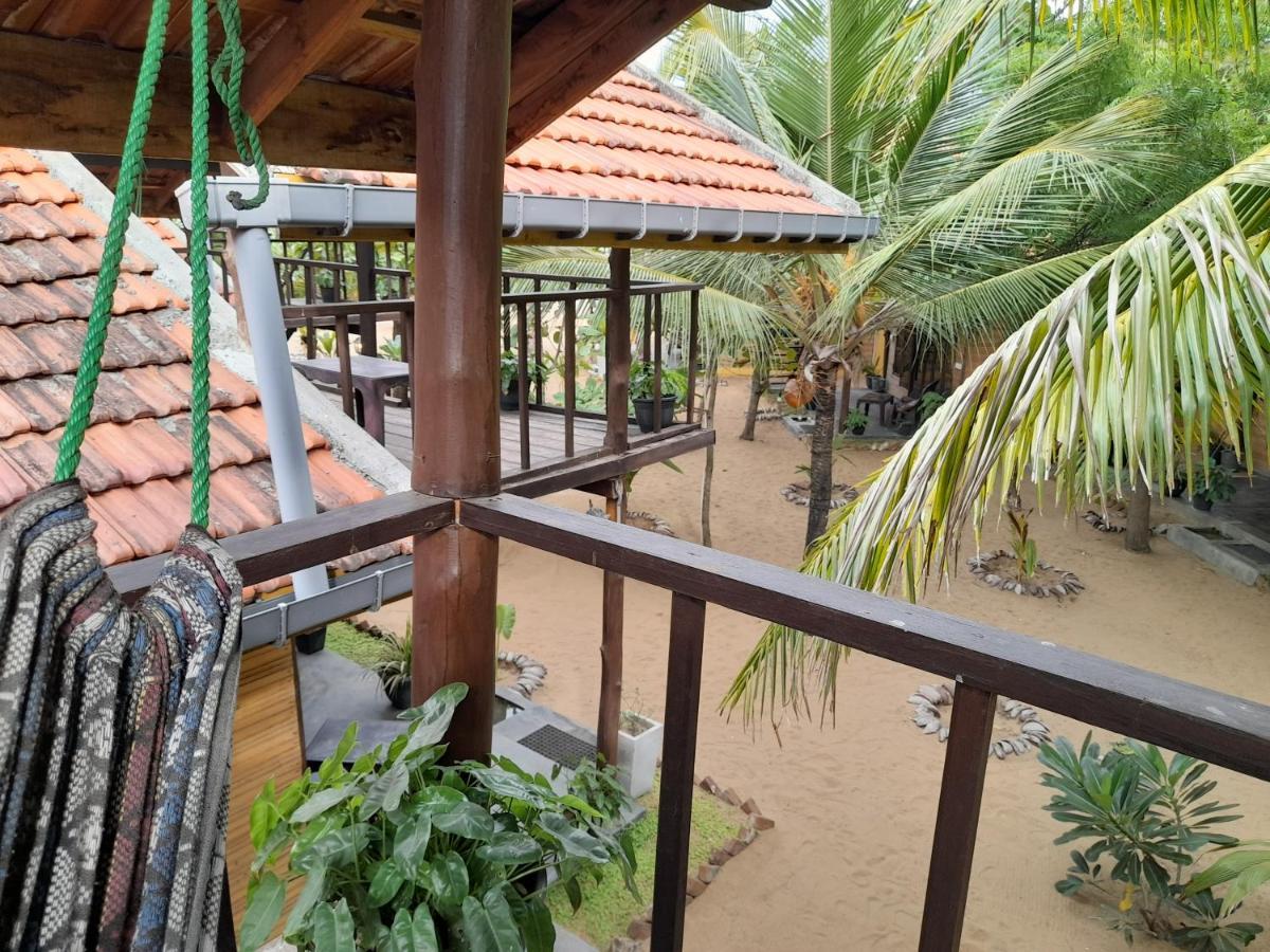 Golden Beach Chalets Arugam Bay Eksteriør billede