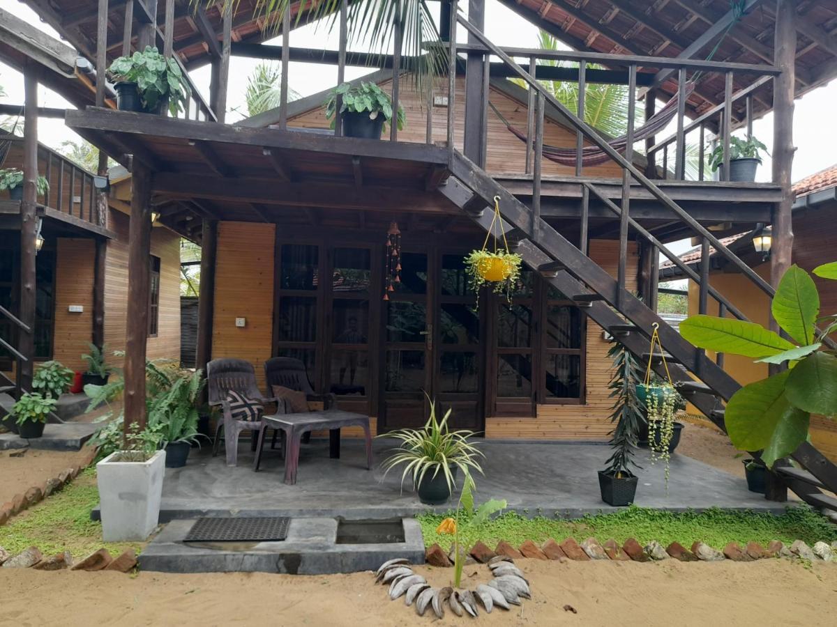 Golden Beach Chalets Arugam Bay Eksteriør billede