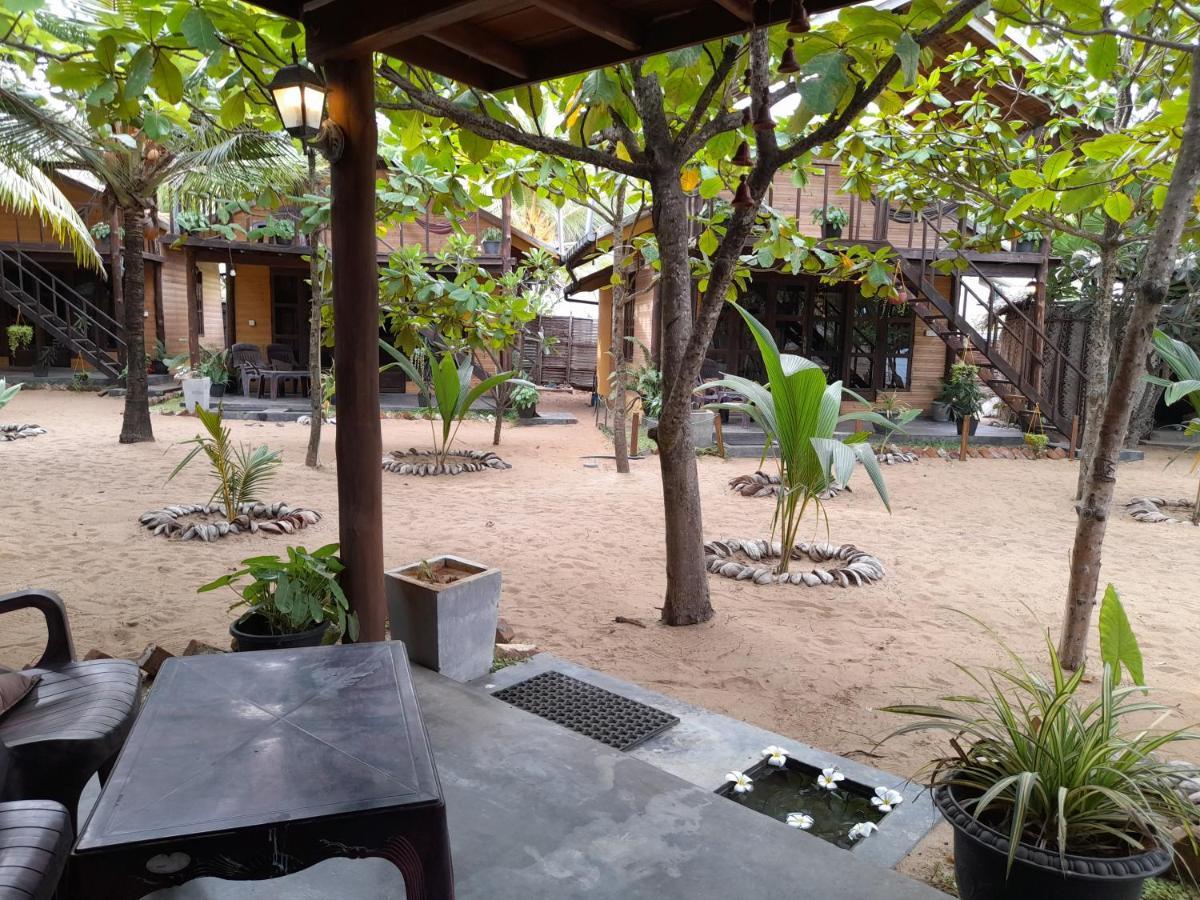 Golden Beach Chalets Arugam Bay Eksteriør billede