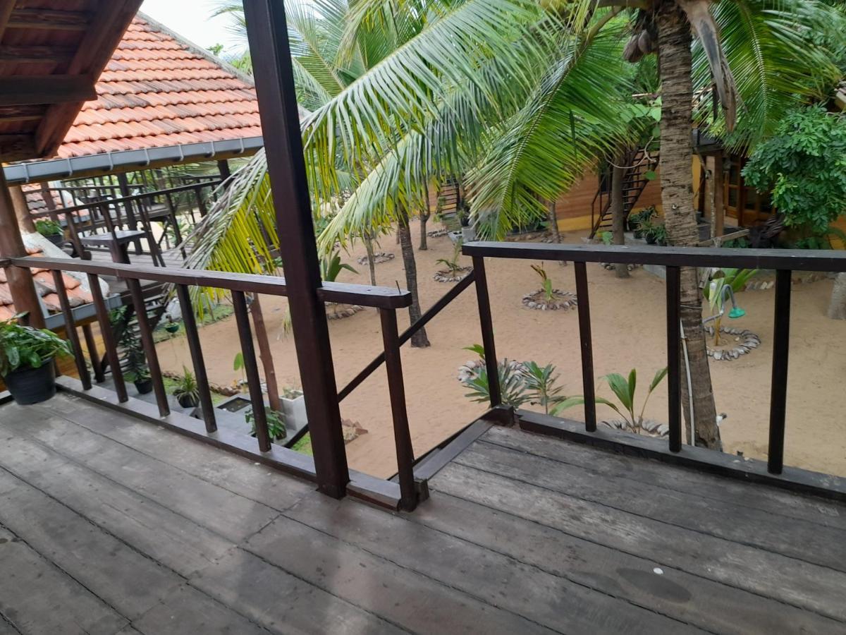 Golden Beach Chalets Arugam Bay Eksteriør billede