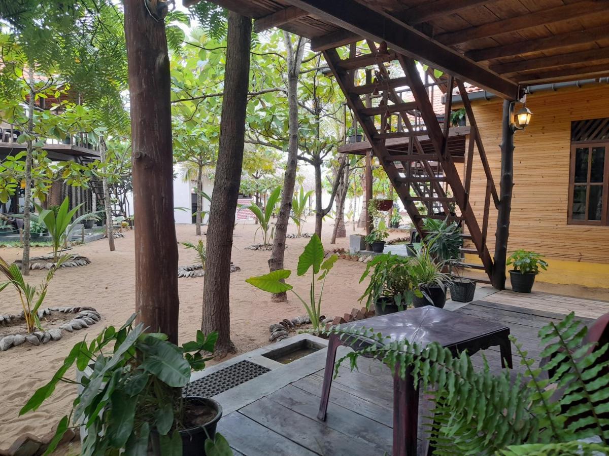 Golden Beach Chalets Arugam Bay Eksteriør billede