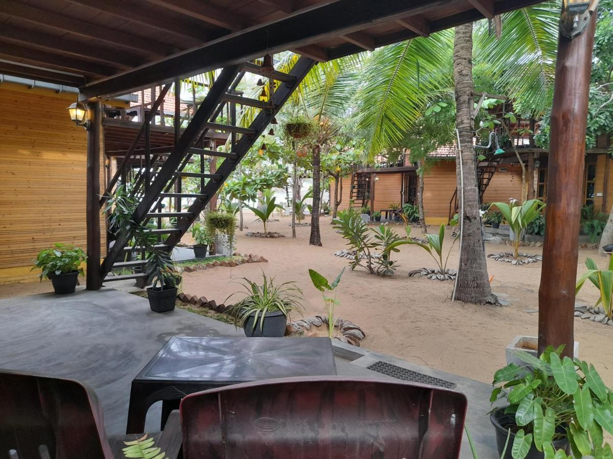 Golden Beach Chalets Arugam Bay Eksteriør billede