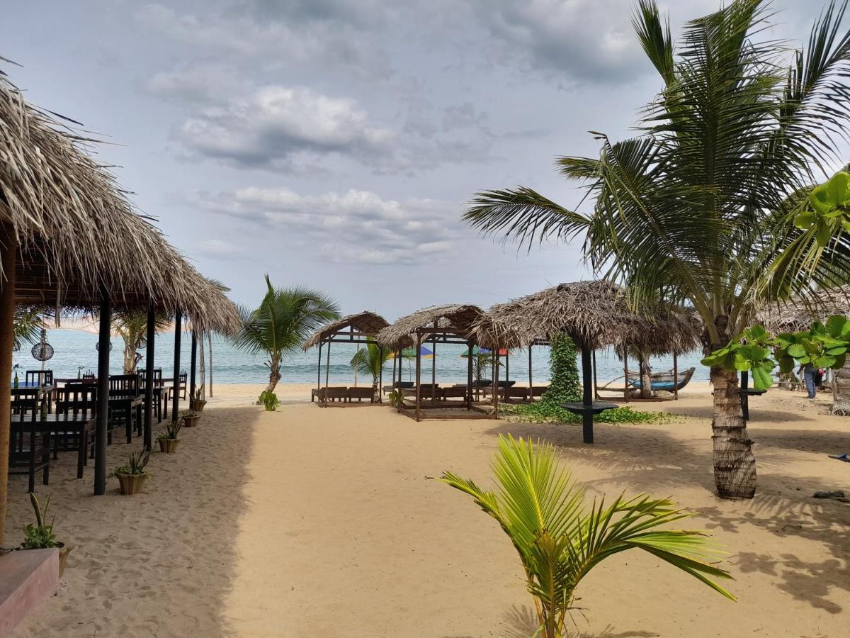 Golden Beach Chalets Arugam Bay Eksteriør billede