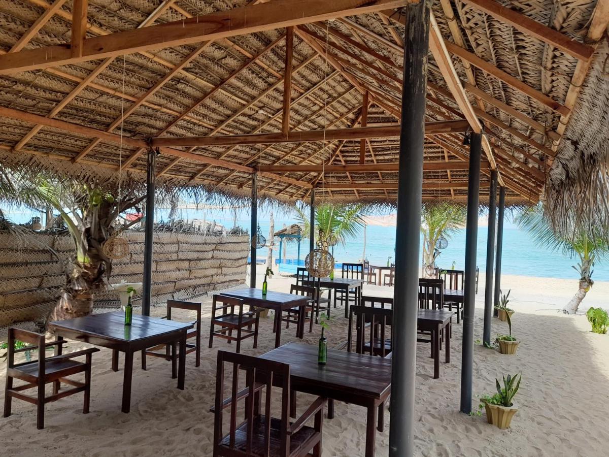 Golden Beach Chalets Arugam Bay Eksteriør billede
