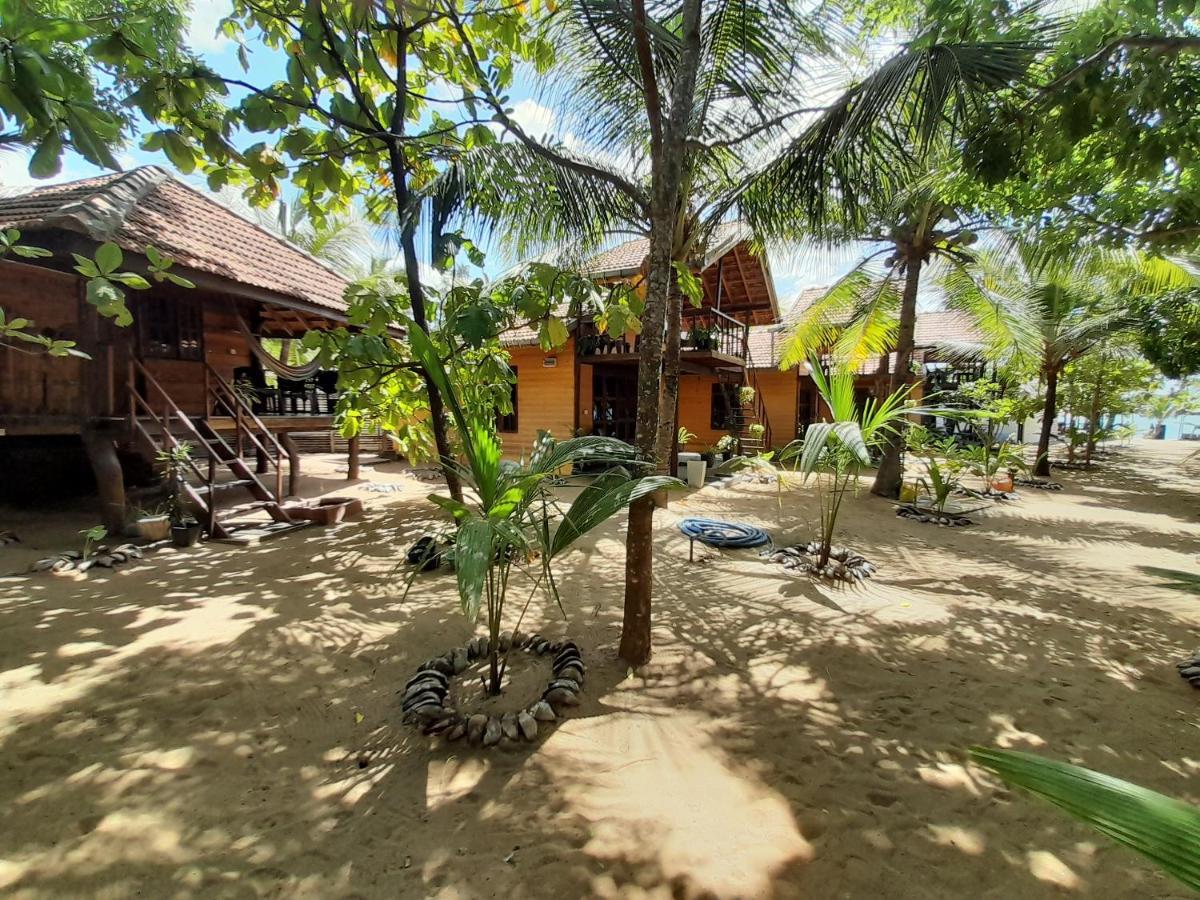 Golden Beach Chalets Arugam Bay Eksteriør billede