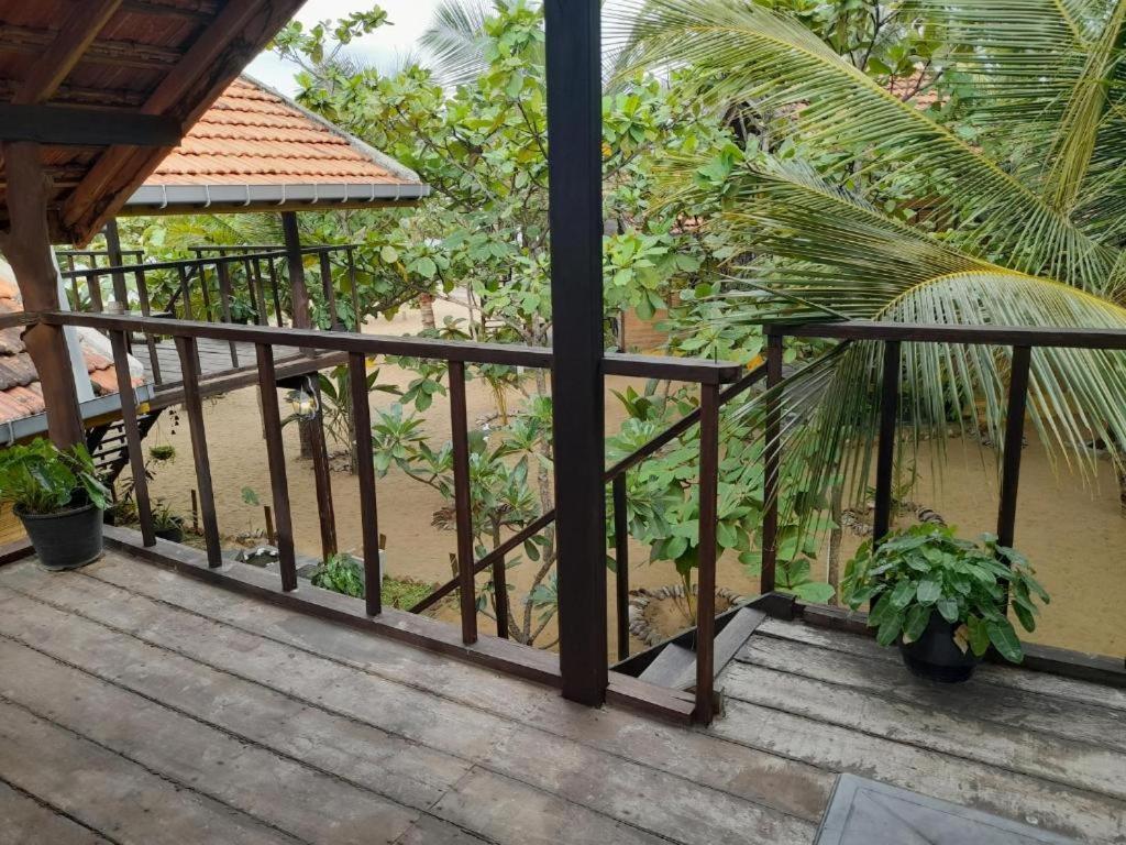 Golden Beach Chalets Arugam Bay Eksteriør billede