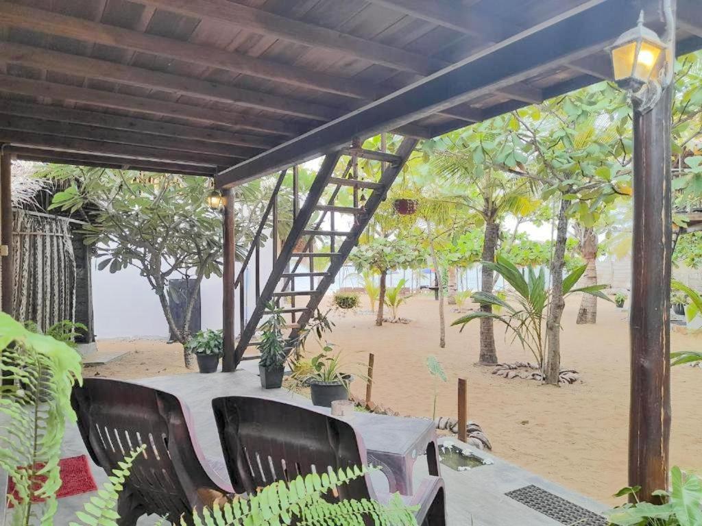 Golden Beach Chalets Arugam Bay Eksteriør billede